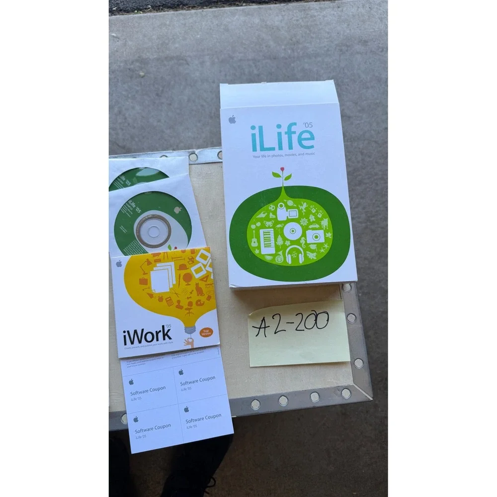 Apple iLife 05 and iLife 08 Software Bundle Mac OS‎ X iWork 05 Trial Vintage